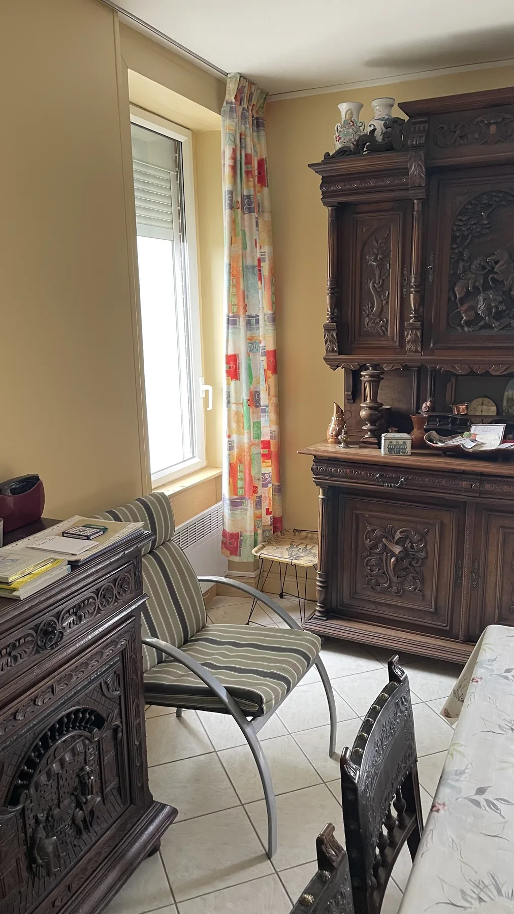 Salle à manger côté fenêtre