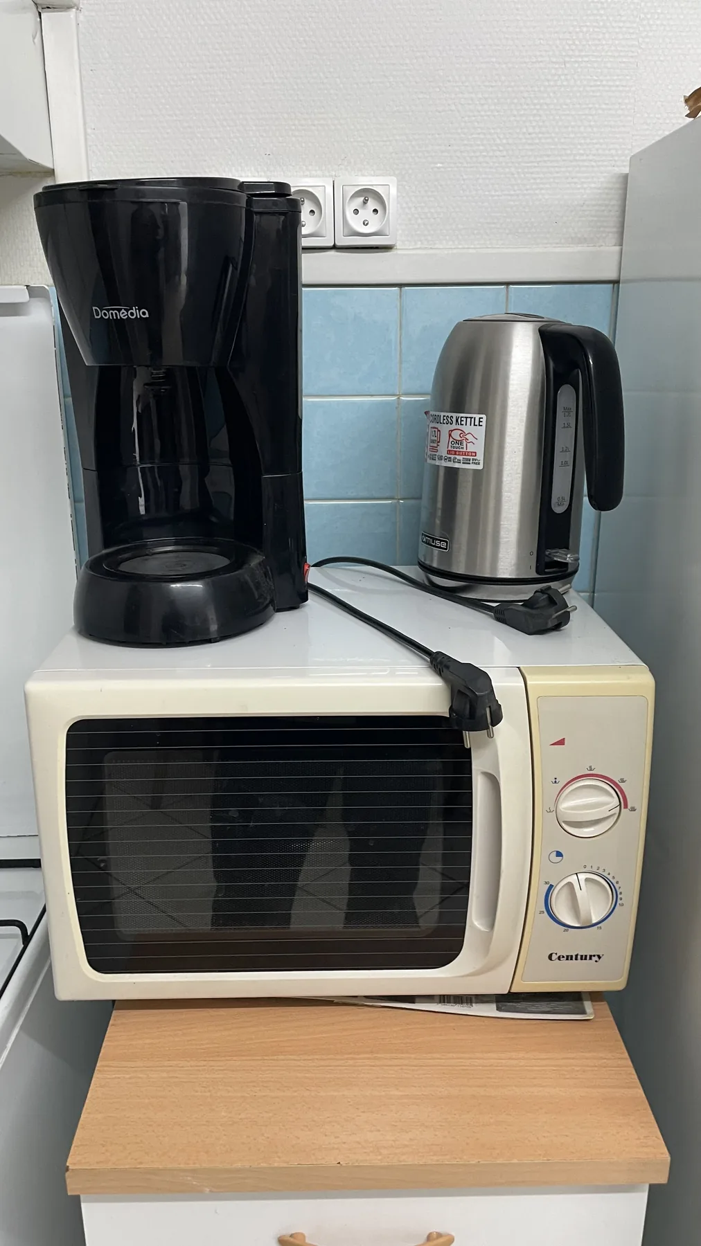 Micro-ondes et cafetière