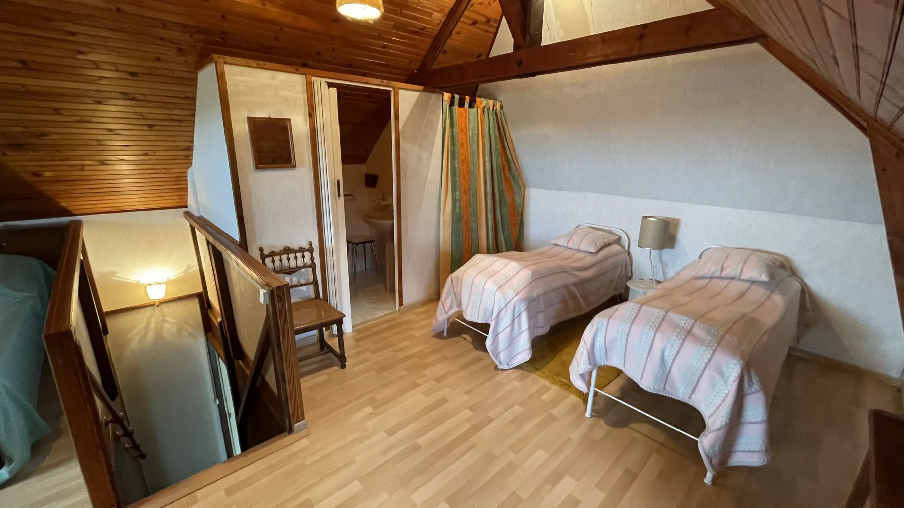 Couchages et rangements à l'étage